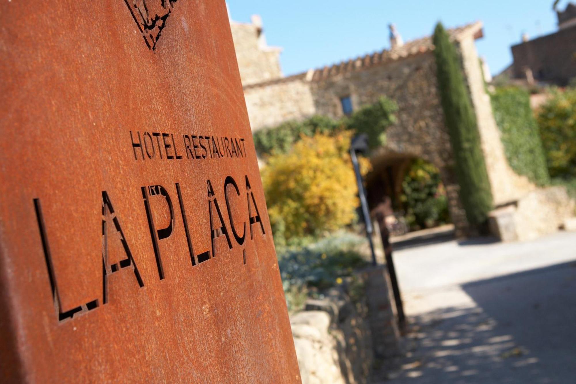 Hotel La Placa Madremanya Buitenkant foto