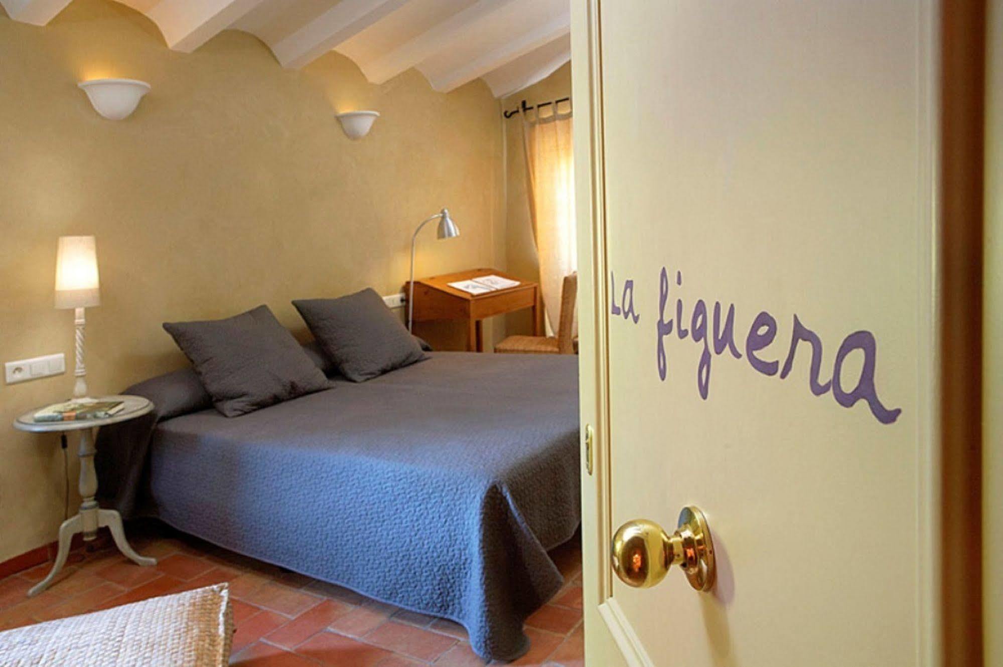 Hotel La Placa Madremanya Buitenkant foto