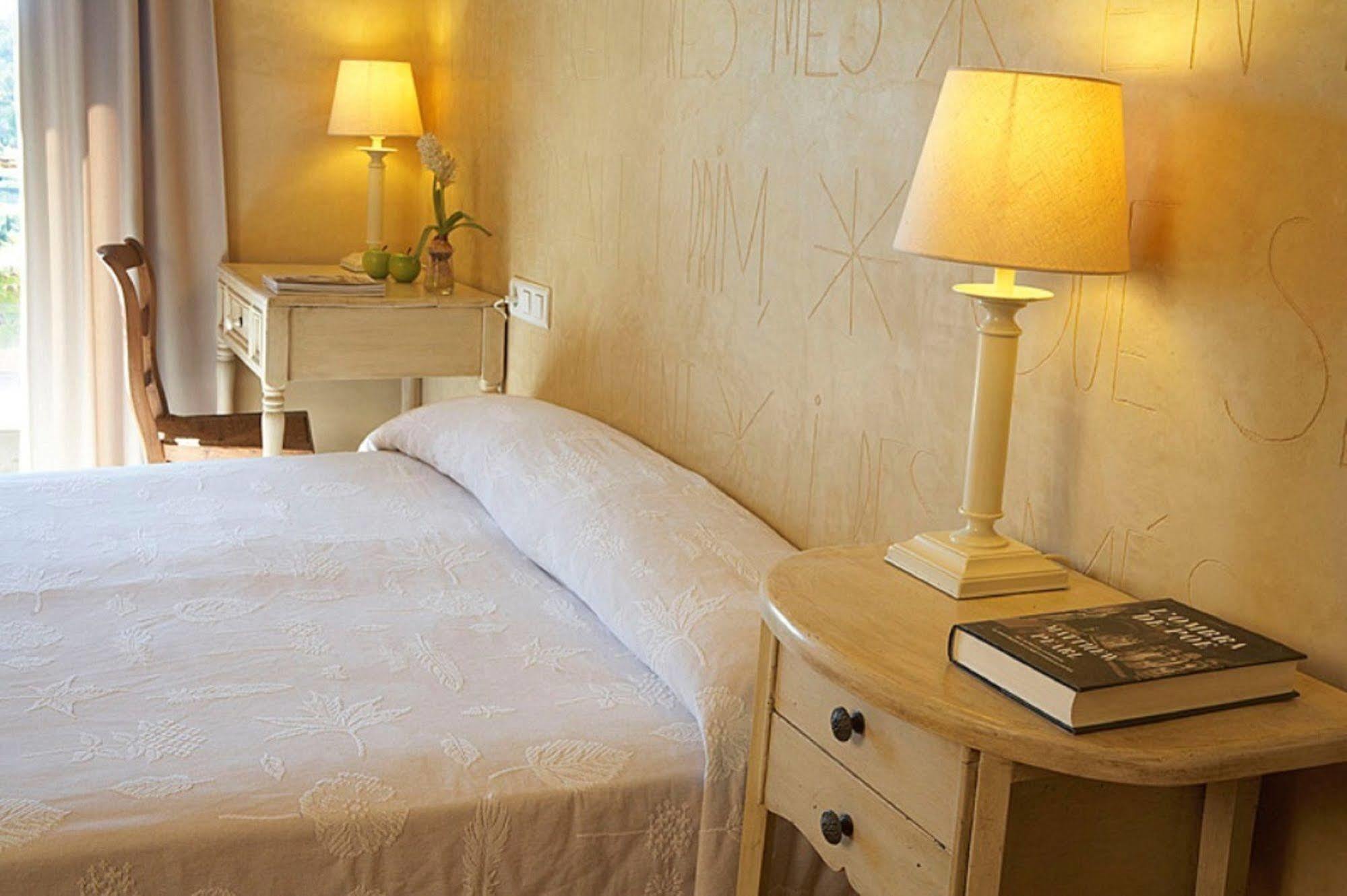 Hotel La Placa Madremanya Buitenkant foto
